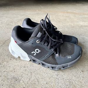 On Cloudflyer4 shoes for women, size 7.